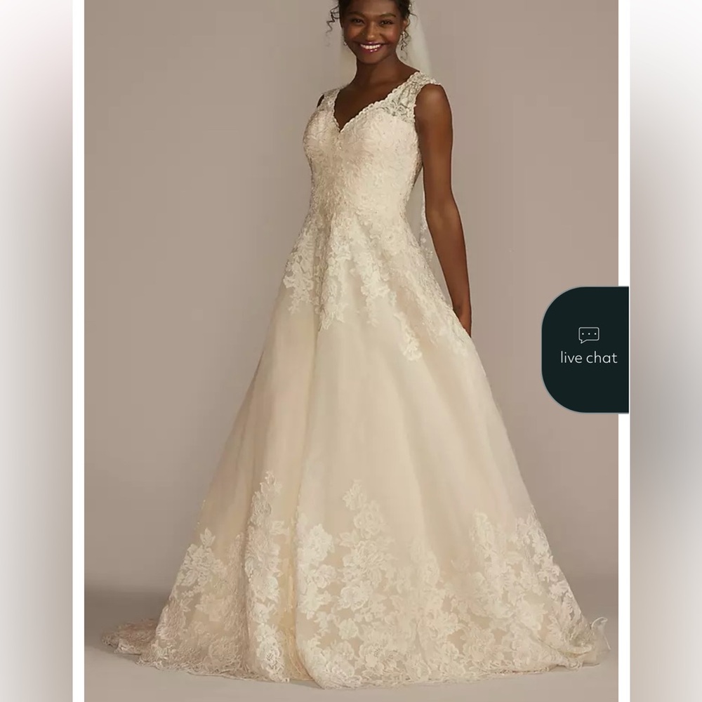 David’s Bridal 18W scalloped lace tulle wedding dress